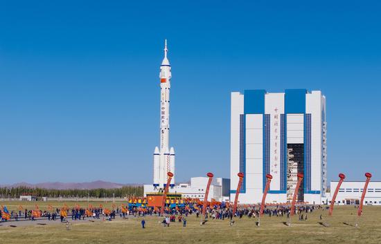 The Shenzhou XVII spacecraft and its carrier, a Long March 2F rocket, are moved to the service tower at the Jiuquan Satellite Launch Center in northwestern China's Gobi Desert, Oct 19, 2023. (Photo by Wang Jiangbo/For chinadaily.com.cn)