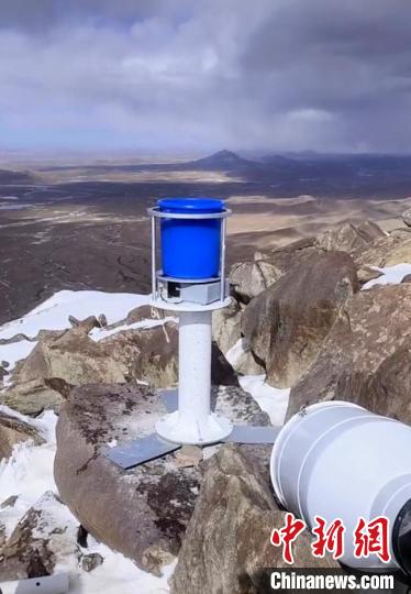 The weather station on the summit of Mount Kunlun. (Photo/provided to China News Service)