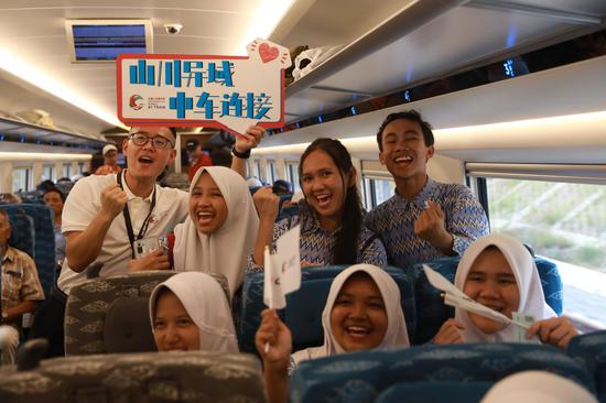 Indonesian students enjoy trip on Jakarta-Bandung High-Speed train