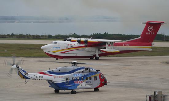 An AG600M amphibious firefighter aircraft and an AC313 firefighter helicopter prepare for takeoff at a comprehensive emergency rescue aviation exercise held in Jingmen, Central China's Hubei Province, on October 27, 2023. (Photo/Courtesy of Tan Yuqiang)