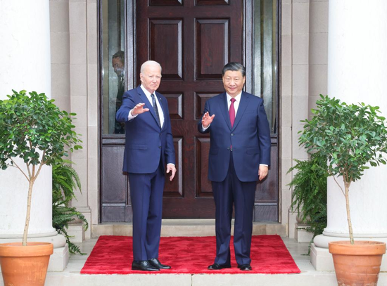 Chinese President Xi Jinping (R) meets with U.S. President Joe Biden at Filoli Estate in the U.S. state of California, Nov. 15, 2023. (Xinhua/Ding Lin)