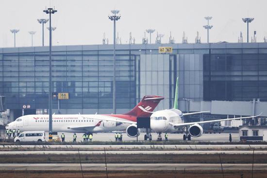 Two China's self-developed passenger jetliners to visit HK for first time