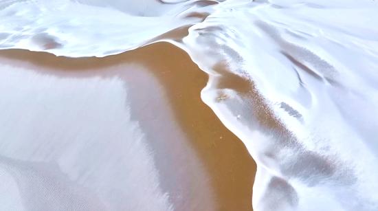 Snow blankets sand dunes in Inner Mongolia