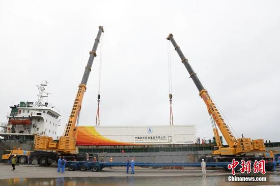 The Long March-7 Y8 carrier rocket, whose mission is to send China's space station cargo craft Tianzhou-7 into orbit, is transported to the Wenchang Launch Center Wenchang Space Launch Center in Hainan province at 3:58 p.m. local time, Dec. 21, 2023. (Photo/China News Service)