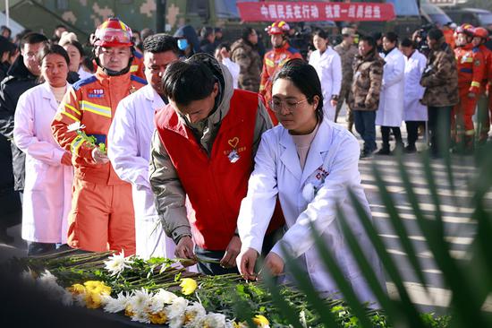 Mourning ceremony for earthquake victims held in Gansu