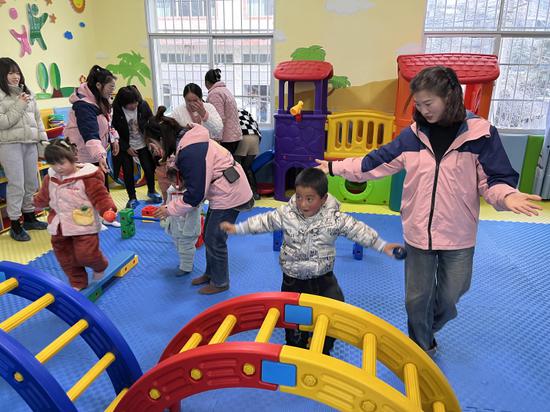 Local children attend parent-child group activities at the Dayin Town Early Child Development Center in Bijie, Guizhou Province, on December 18, 2023 (TAO XING)