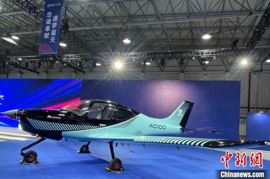 New-generation trainer aircraft made by China takes flight