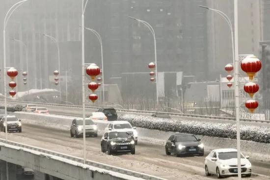 Authorities take steps to ensure safe travel amid freezing weather