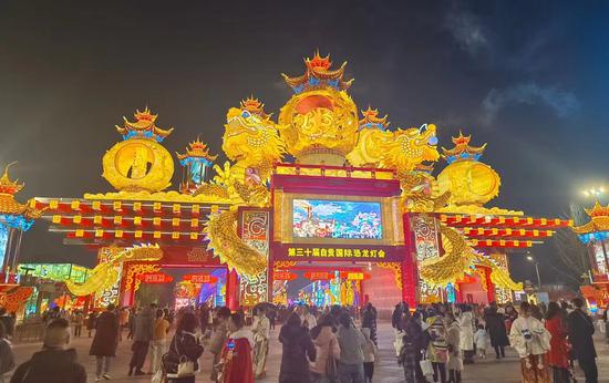 30th Int'l Dinosaur Lantern Show kicks off in Zigong