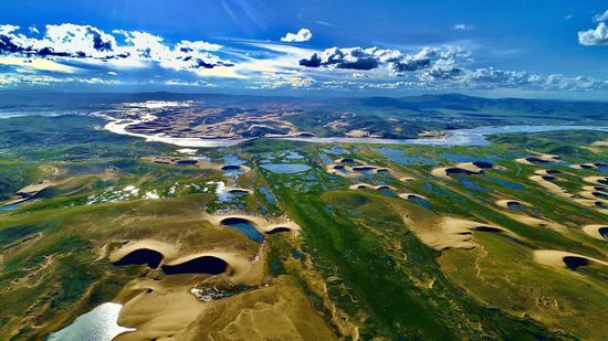 An aerial photo of Sanjiangyuan National Park in Northwest China's Qinghai province. (Photo provided to China Daily)