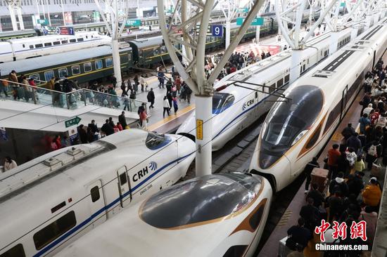 China witnesses increasing passenger trips as Spring Festival holiday comes to end
