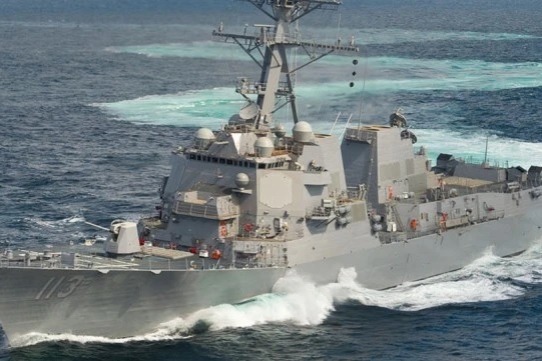 PLA monitors U.S. warship in Taiwan Strait