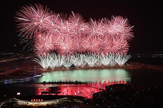 Drone, fireworks show staged to celebrate Longtaitou in N China
