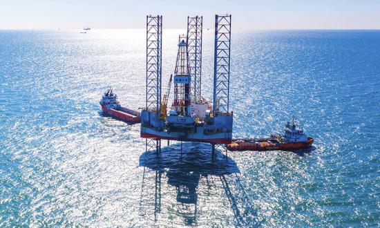 China's Bohai Sea Oilfield, the country's largest offshore oil producing base, discovers a third oil field with output of over 100 million tons, China National Offshore Oil Corp announced on March 1, 2023. The field can extract more than 20 million tons of crude oil, which can be refined into enough gasoline for 10,000 small cars to run normally for 30 years. (Photo/China News Service)

