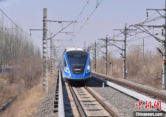 China's first home grown hydrogen energy urban train successfully completes its test run at a speed of 160 kilometers per hour in Changchun, northeast China's Jilin Province, March 21, 2024. (Photo/China News Service)
