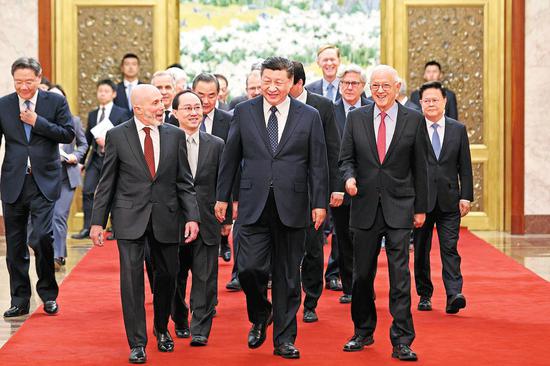 President Xi Jinping meets on Wednesday with representatives of the business, strategic and academic communities of the United States at the Great Hall of the People in Beijing. (WANG ZHUANGFEI / CHINA DAILY)