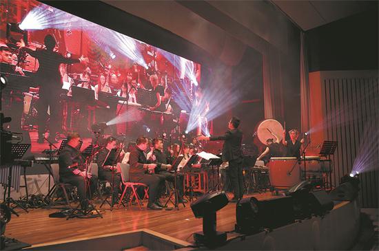 Led by music director Mui Kwong Chiu, the first Hong Kong Film Music Fiesta — Rhythm of Martial Arts Music Concert featured soundtracks of iconic Hong Kong films on March 11. (Photo provided to China Daily)