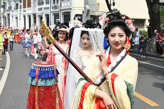 Ethnic groups across China celebrate Sanyuesan