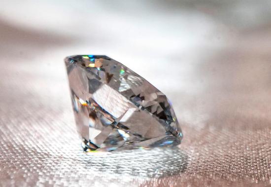A 3-carat diamond sourced from red peonies in Luoyang, Henan province made its debut on Wednesday. (Photo by Dong Gefei / for chinadaily.com.cn)