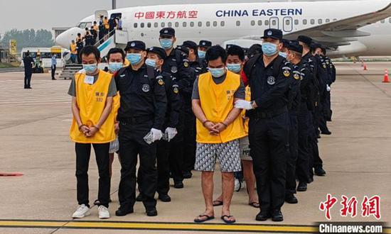 The most recent group of 135 suspects involved in illegal cross-border gambling and fraud were escorted back to China from Cambodia by two chartered planes on April 21, 2024. (Photo/China News Service)