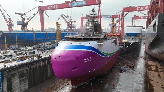中国第一艘深海多功能船在华南下水
