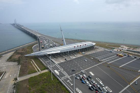 香港珠海澳门大桥接收超过1000万辆车辆