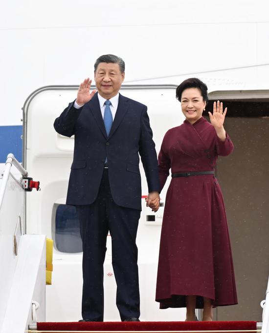  Chinese President Xi Jinping arrives in Paris for a state visit to France at the invitation of French President Emmanuel Macron, May 5, 2024. (Xinhua/Xie Huanchi)