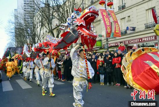 File photo of a Dragon dance performance at the parade celebrating the Spring Festival held in Paris in 2018. (Photo by Long Jianwu)