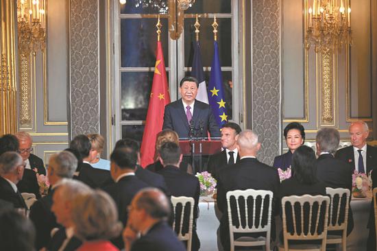 Xi toasts special China-France friendship