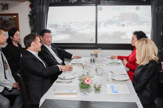 Xi, Macron hold productive talks on key issues