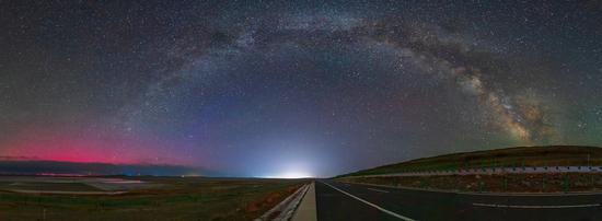 Starry night with rare aurora borealis in N China
