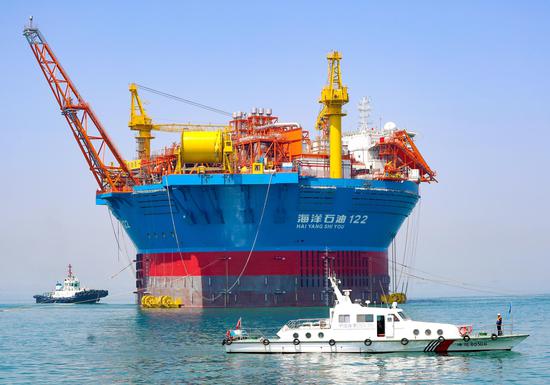 亚洲首个浮式生产储油船设施在中国东部启航