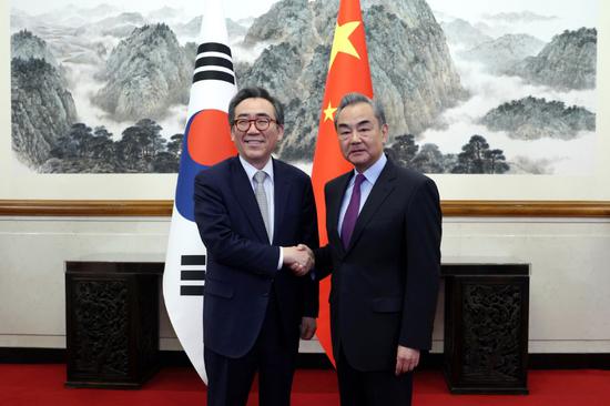 China, ROK foreign ministers meet