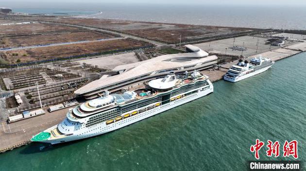 A cruise ship stops at a port in Tianjin, April 8, 2024. (Photo: China News Service)