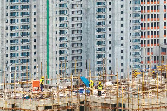 A view of a property construction site in Nanjing, Jiangsu province. (YANG BO/CHINA NEWS SERVICE)