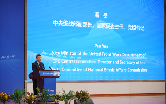 Pan Yue, head of the National Ethnic Affairs Commission, delivers a keynote speech at the International Forum on the History and Future of Xinjiang in Kashi, Xinjiang on Wednesday. (Photo: China News Service/ Jia Zhipeng)