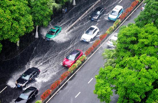Heavy rain hits Fujian Province