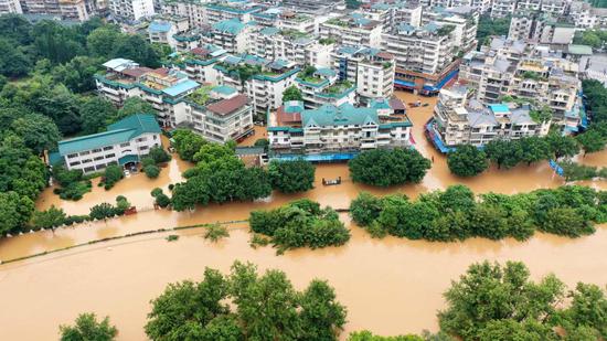 Guilin combats the city's most severe flooding since 1998