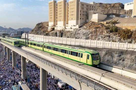 Chinese light rail in Saudi Arabia carries over 2 mln pilgrims during Hajj