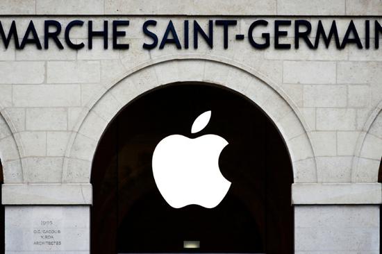 EU accuses Apple of breaking its new digital rules