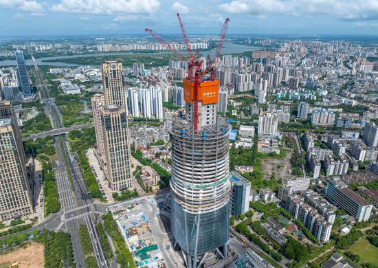 Tallest building in Hainan surpasses halfway construction point