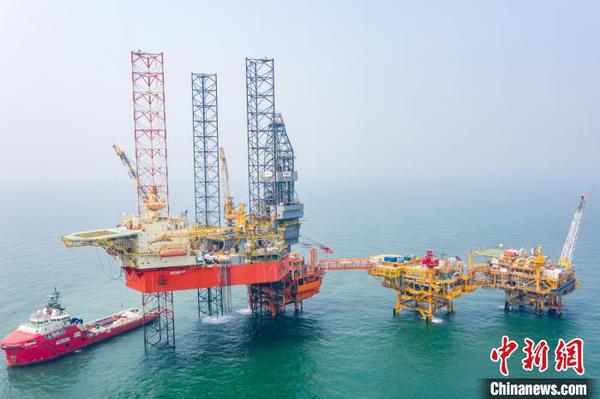 A well in Bohai Oilfield, China's largest offshore crude oil production base, has reached a staggering depth of 6,088 meters.