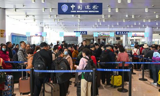 International arrivals in China surge by 152.7% in first half 