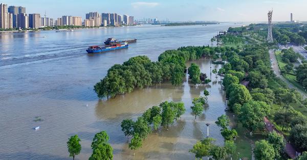 Jiangsu upgrades flood warning along Yangtze River to orange