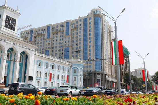 Flags of China, Tajikistan flutter in Dushanbe for Xi's visit