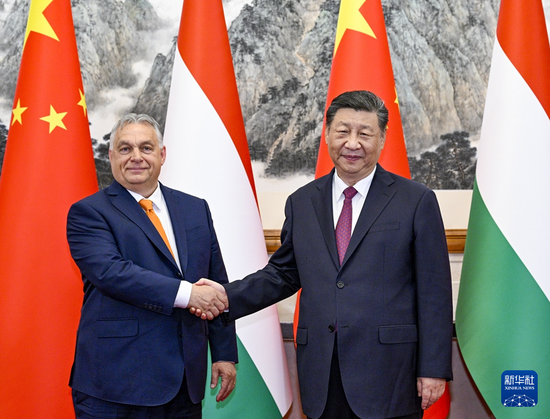 Xi meets with Hungary's Prime Minister Viktor Orban