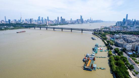 Water level at Hankou Station on Yangtze River drops below warning level