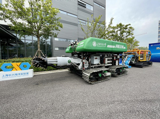 The 14-ton Pioneer II is designed for operations at depths of up to 6,000 meters. (Photo by Zheng Zheng/chinadaily.com.cn)