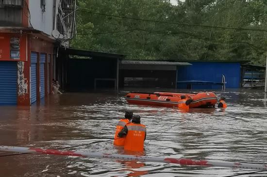 Rescue efforts underway in Chongqing after heavy rainfall