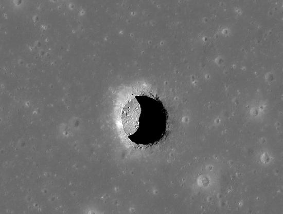 Underground cave found on moon